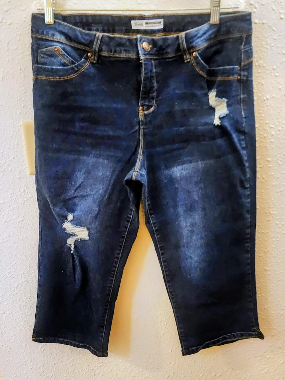 SZ 16 Royalty Wannabetta Butt Butt Shaping And Lifting Capris - Picture 1 of 6